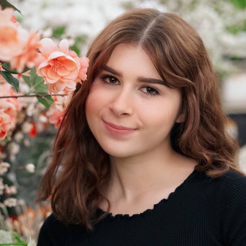 Meet your Posher, Ava
